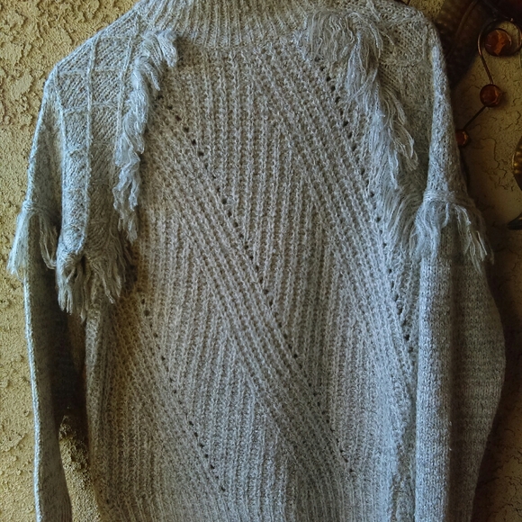 John + Jenn Fringe Knit Grey Sweater Size Small - Picture 4 of 10